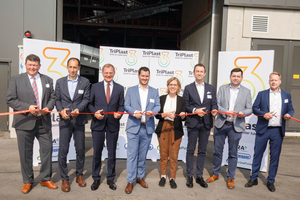  V.l.n.r.: Kurt Bernegger sen., Geschäftsleitung Bernegger GmbH, Laurent Auguste, CEO Der Grüne Punkt, Thomas Stelzer, Landeshauptmann Oberösterreich, Kurt Bernegger jun., TriPlast Geschäftsführer, Leonore Gewessler, Klimaschutzministerin, Harald Hauke, ARA Vorstand, Jürgen Secklehner, TriPlast Geschäftsführer, Dennis Völler, TriPlast Geschäftsführer  