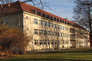  Die Tagung „Aufbereitung und Recycling 2025“ wird wieder im Hörsaal des ehemaligen Forschungsinstituts für Aufbereitung am jetzigen Standort des Helmholtz-Instituts für Ressourcentechnologie Freiberg stattfinden  