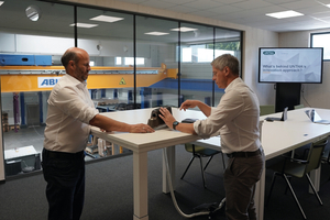  Christian Lanner und Stefan Scheiflinger-Ehrenwerth im Open Innovation Space des UNTHA TIC 