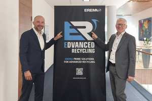  Startschuss für „Edvanced Recycling“: Manfred Hackl, CEO der EREMA Group (rechts im Bild) und Gerold Breuer, Head of Marketing, stellten Anfang Juni die neue Kampagne vor, mit der EREMA die gesamte Bandbreite des Kunststoffrecyclings in den Fokus rückt 