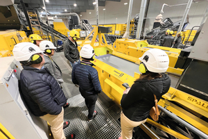  2 Technical discussions and live demonstrations during a guided tour of the STEINERT Test &amp; Development Center 