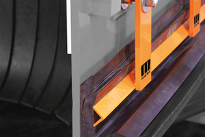  Moderne Sockelleisten-konstruktionen ermöglichen doppelte Sockelleisten, die sich mit dem Band mitbewegen und so für eine bessere Abdichtung sorgen 