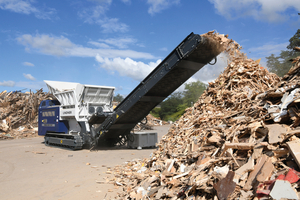  Dank des hydrostatischen Antriebsystems und umfassender Wellenkonfigurationen bietet die Urraco Evo-Serie maximale Flexibilität bei den Inputmaterialien. Diese reichen von Altholz, Siedlungsabfällen, Haus- und Gewerbemüll über Kunststoffe bis hin zu Metall- und Aluminiumabfällen 