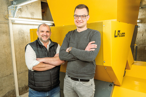  Markus Regelsberger (UNTHA) und Markus König (OWI GmbH) vor dem UNTHA LR1400  