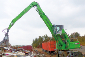  Die grüne SENNEBOGEN-Umschlagmaschine 830 G 