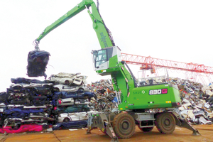  Verladung von Altautos 