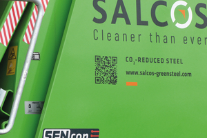  Als Premiere auf der bauma 2025 wurde diese einzigartige Maschine vorgestellt: ein 830 G aus grünem Stahl der Marke SALCOS® von der Salzgitter AG 