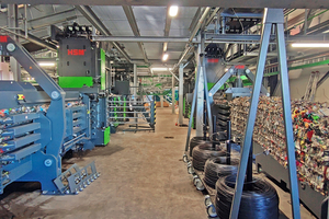  Ballen aus Kunststoffmaterialien (kreuzumreift) aus einer HSM VK 15020 Kanalballenpresse 