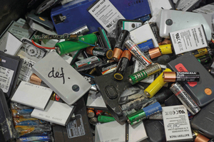  Mixed battery fractions in e-waste streams 