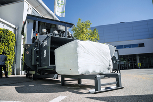  The hooklift mobilechannel baler EP Mobile 60 V5 has a pressing force of 60 t 