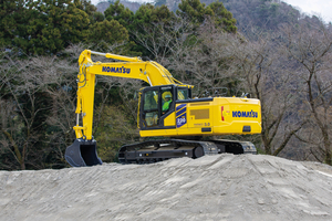  Der PC220LCi-12 unterstützt den Anwender dank der intelligenten Maschinensteuerung der 3. Generation, besonders effizient und ressourcen-schonend zu arbeiten 