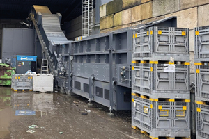  Feed conveyor followed by material discharge 