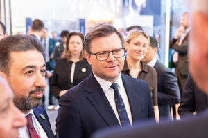  Federal Environment Minister Carsten Schneider in conversation with IFAT Munich exhibitors 
