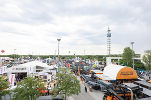  More than 110 machines and vehicles were in operation in the outdoor area 