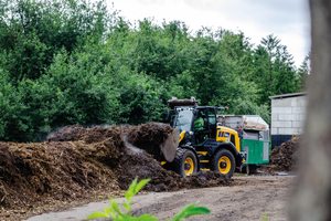 The WA170M-11 wheel loader in action 