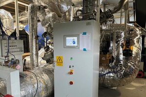  3 Control switchboard in front of the combustion chamber 