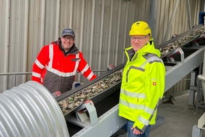  Jamie McBride (links), Operations Director bei Dryden Aqua und Eddie Lüth, Vertrieb STEINERT MSort, blicken auf eine sehr lange Partnerschaft 